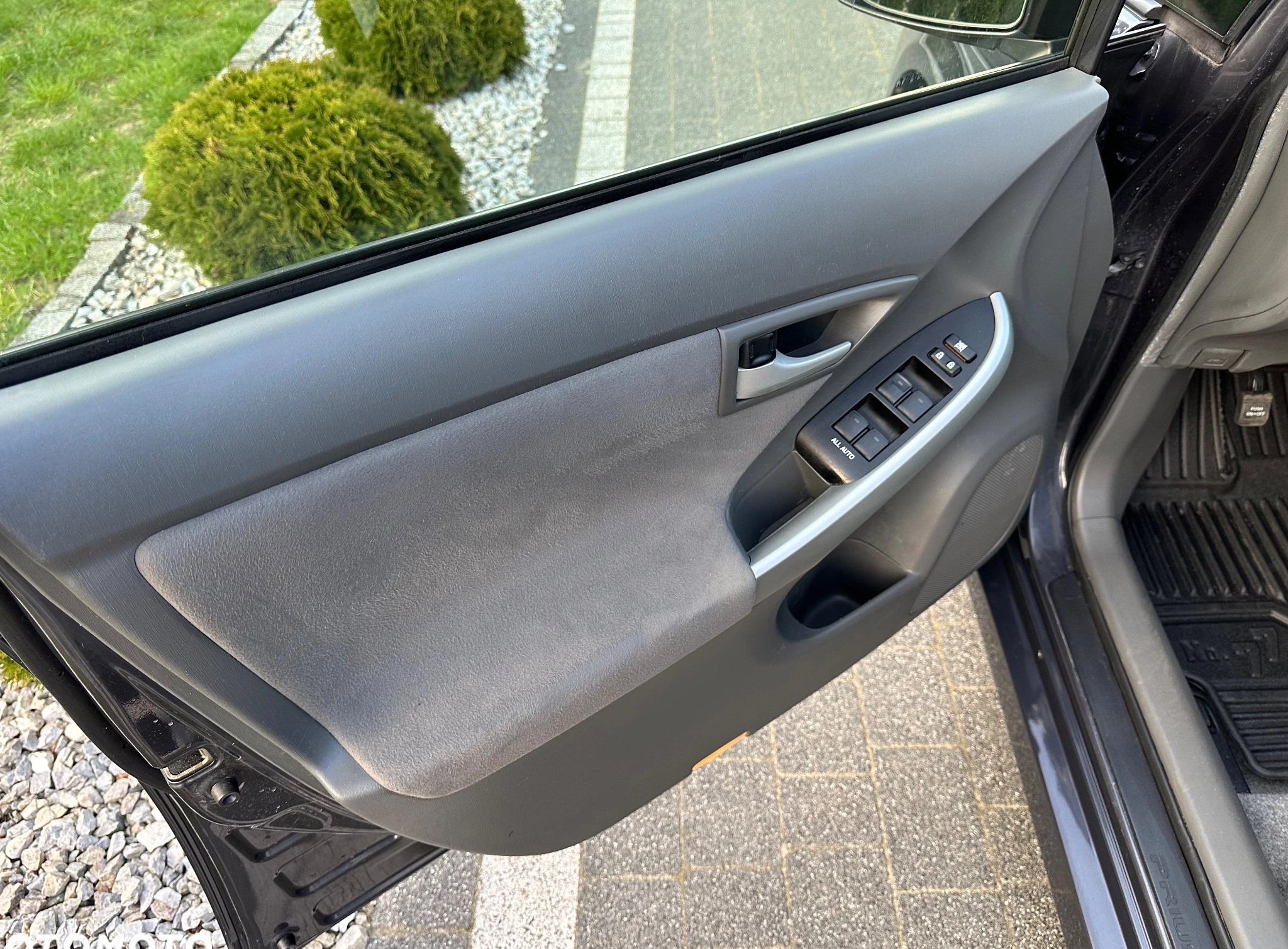 Toyota Prius cena 40900 przebieg: 185000, rok produkcji 2011 z Twardogóra małe 781